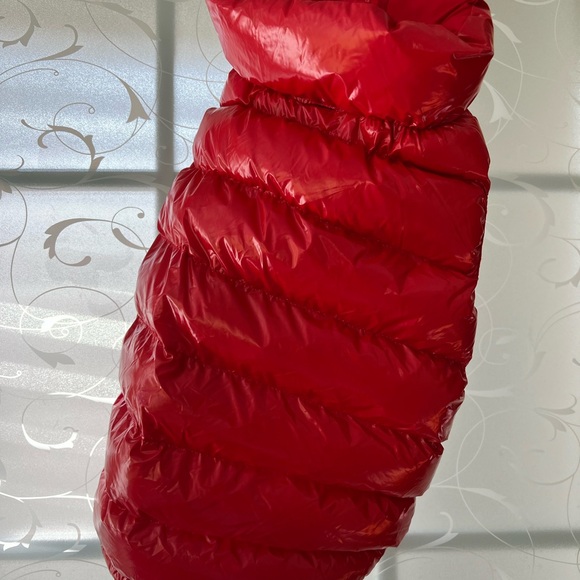 IM NYC dog jacket, red puffy jacket it’s zipper. Small dog. Fully sanitized - Picture 3 of 8